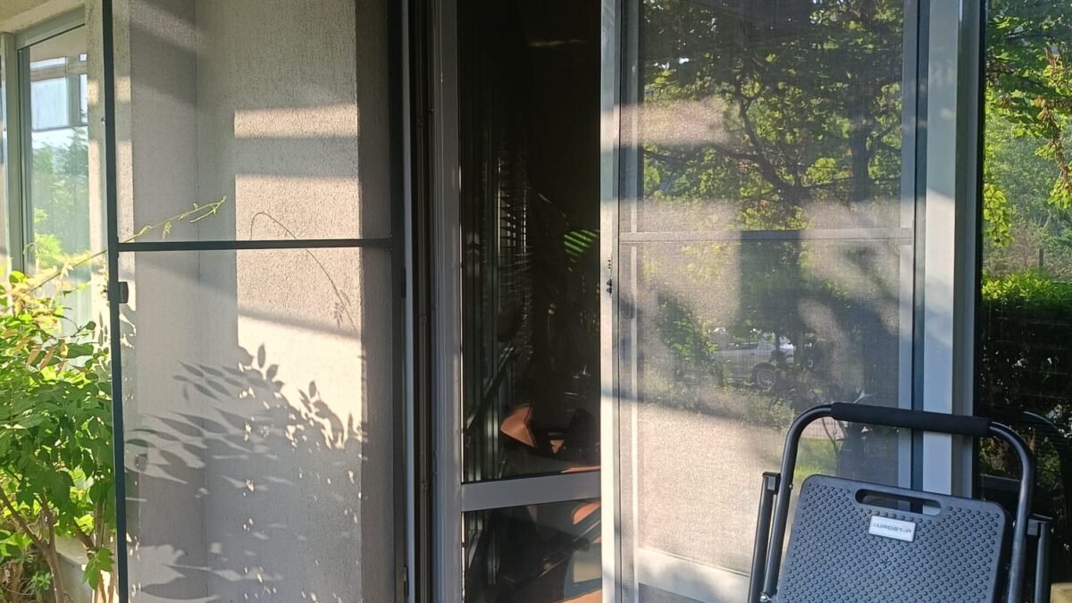 Balkon kapısına sineklik montajı